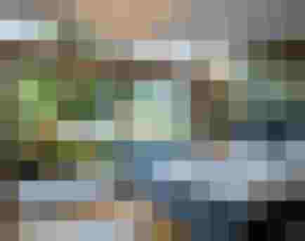 Helles Zimmer im Boutique Hotel Villa Oxa mit Blick auf die Natur und stilvollem Interieur.